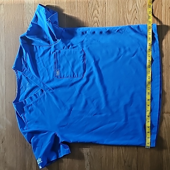 Figs Men's Large Blue Short Sleeve Aya VNeck Medical Scrub Top Tech Collection - Picture 7 of 9